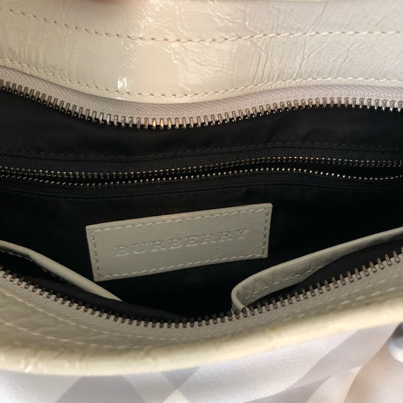 Burberry Ivory Beat Check Canvas Hobo Bag - Picture 4 of 9